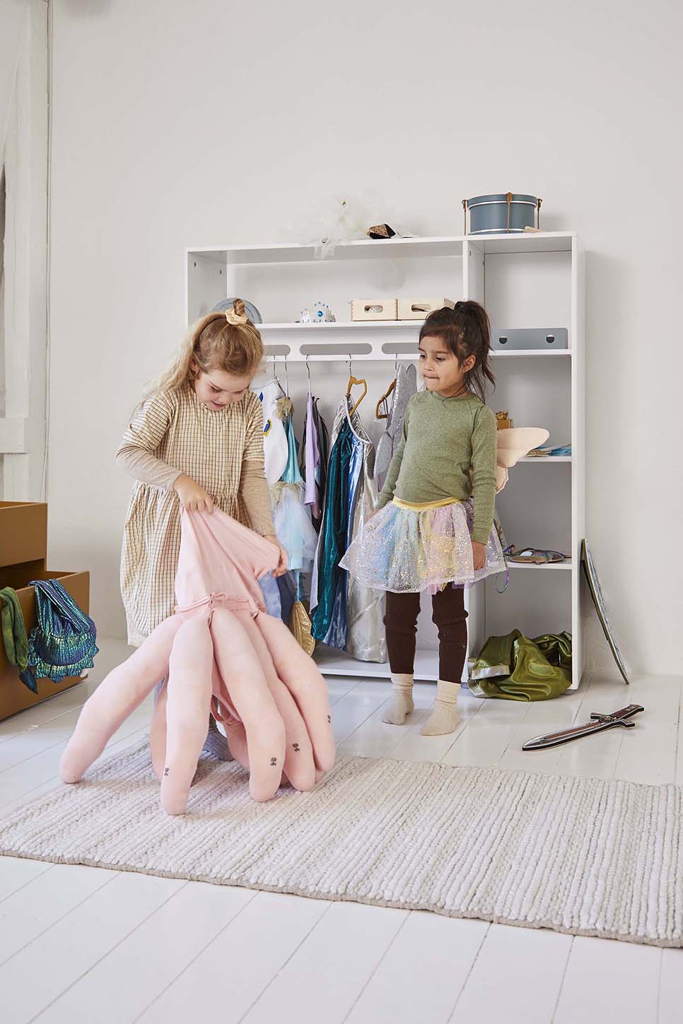 Guarda Roupa Aberto - This Little Room