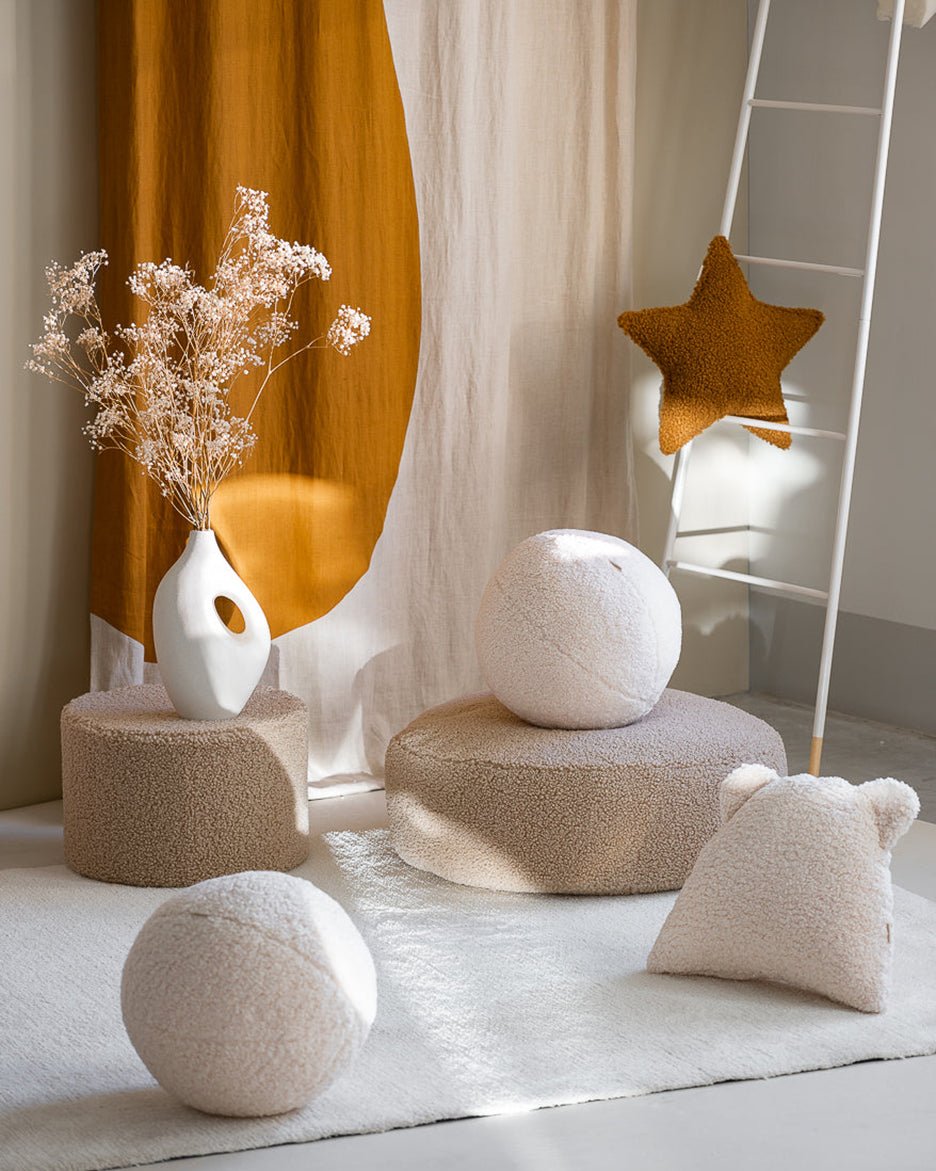 Almofada Urso Branco Creme Wigiwama - This Little Room