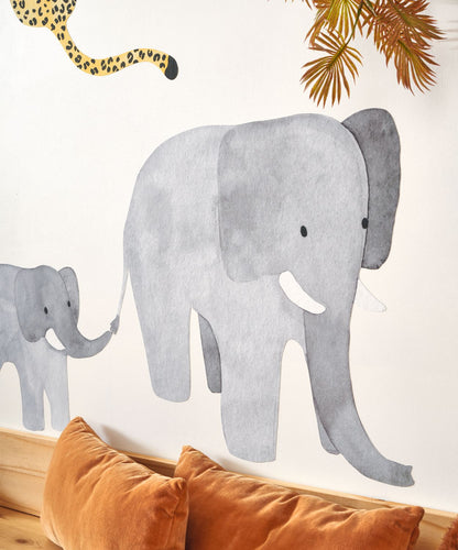 Stickers Vida Selvagem aplicados numa parede de quarto infantil